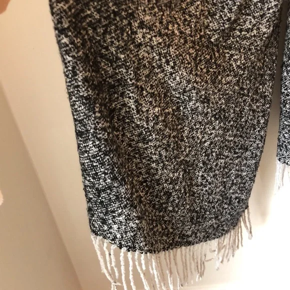 Echo from Anthropologie blanket scarf black/white - Picture 2 of 4